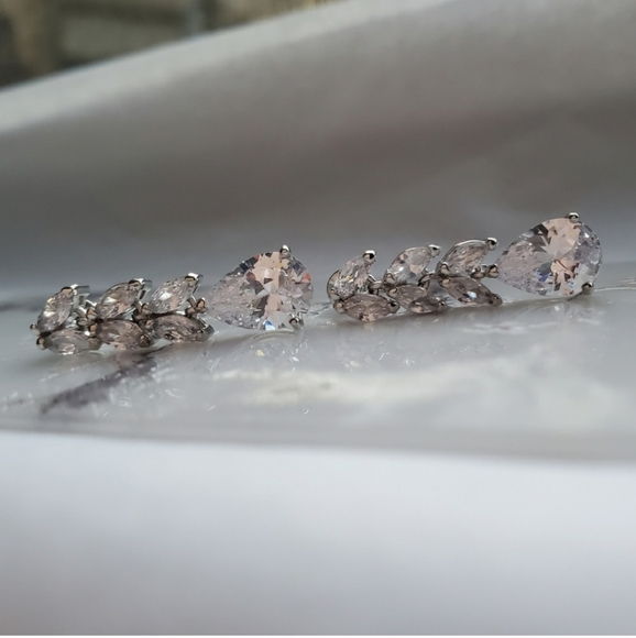 New Gorgeous White Sapphire Drop Earrings - Picture 6 of 9
